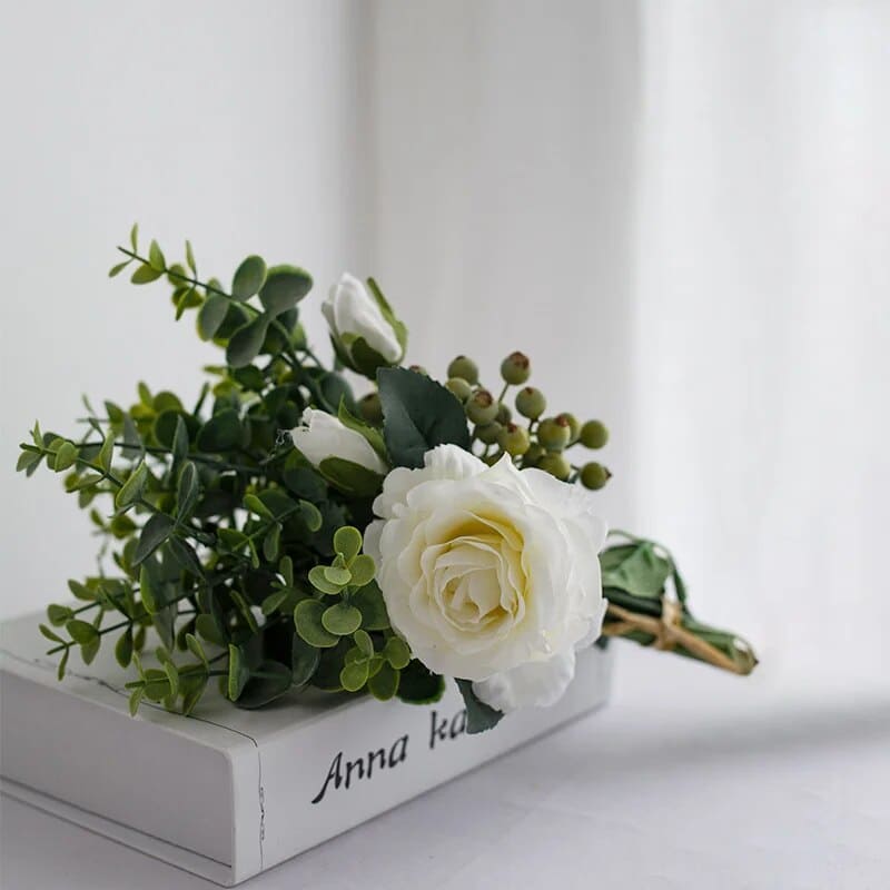 Bouquet de Roses et Eucalyptus Frais