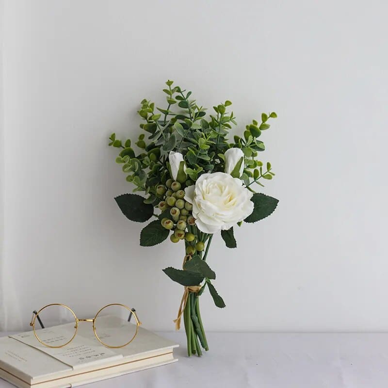 Bouquet de Roses et Eucalyptus Frais
