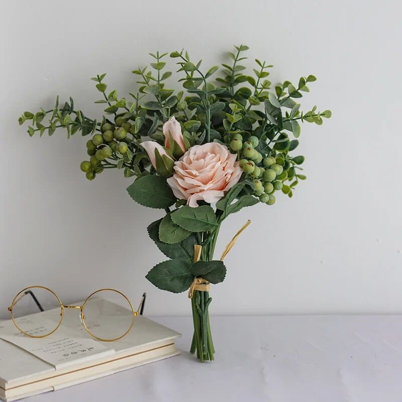 Bouquet de Roses et Eucalyptus Frais