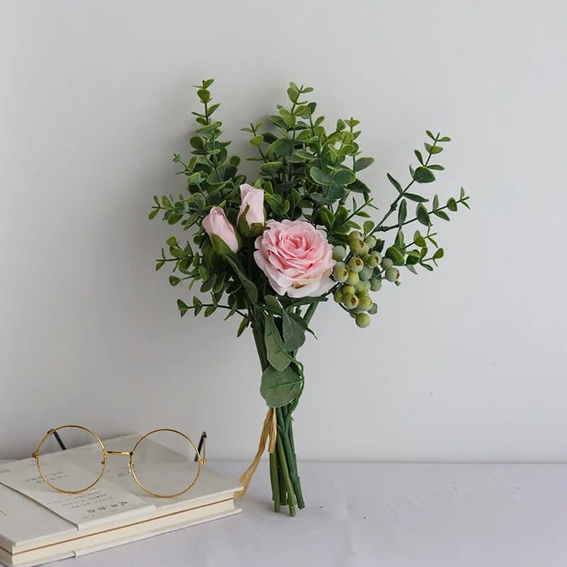 Bouquet de Roses et Eucalyptus Frais