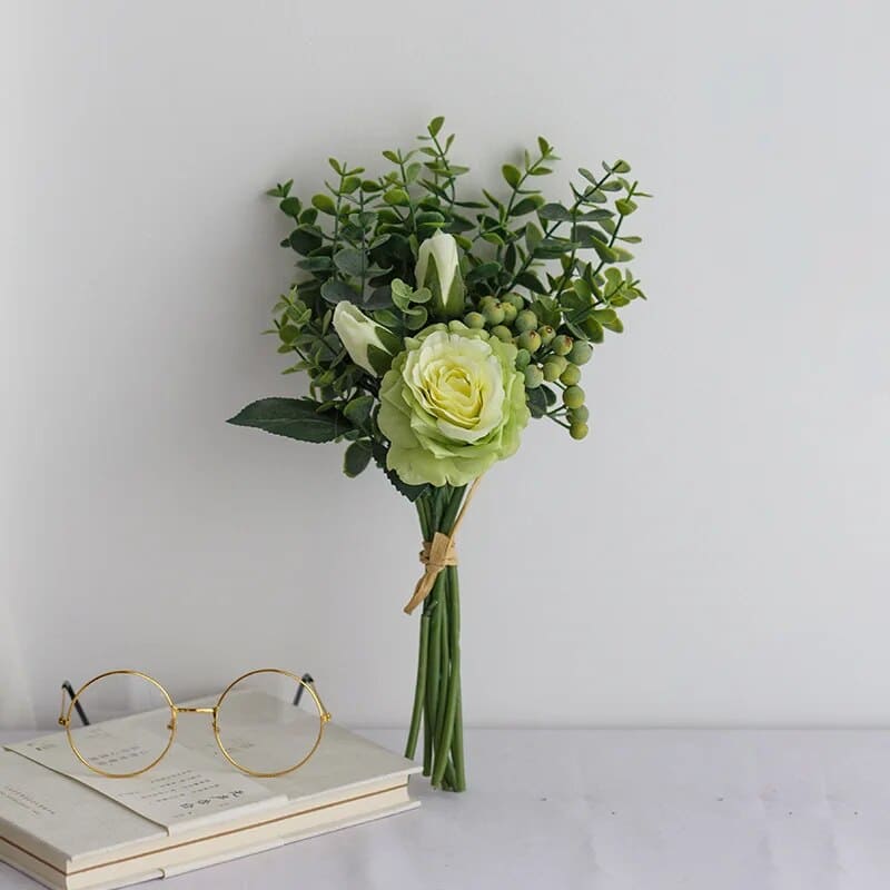 Bouquet de Roses et Eucalyptus Frais